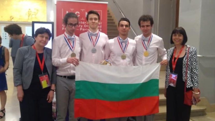 Болгарские школьники завоевали 4 медали на олимпиаде по химии в Париже