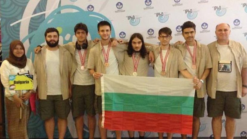 Болгарские ученики завоевали 5 медалей на олимпиаде по физике в Джакарте