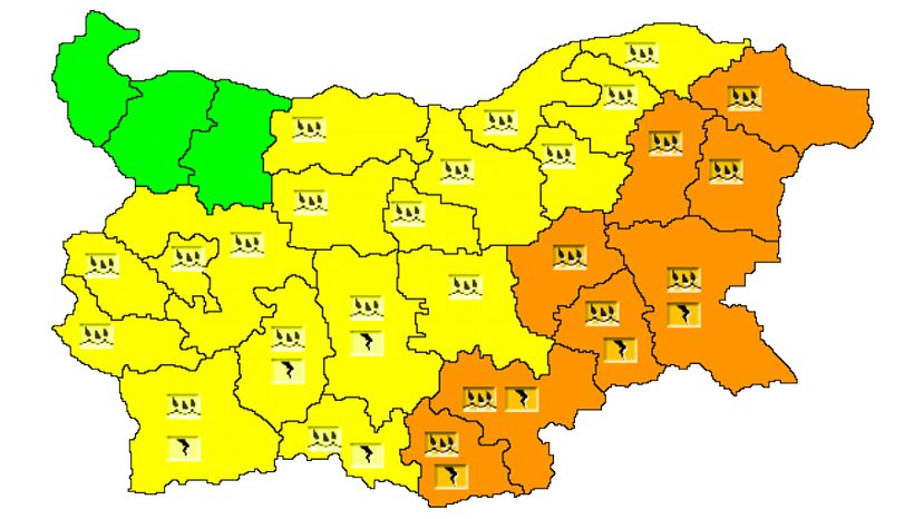 Из-за интенсивных дождей в 8 областях Болгарии объявлен «оранжевый» уровень опасности