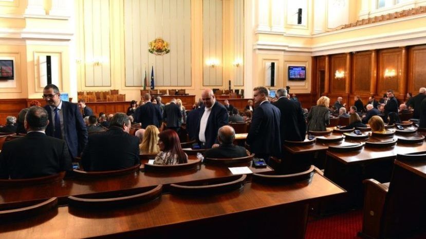 Парламент Болгарии поддержал начало переговоров ЕС с Северной Македонией и Албанией