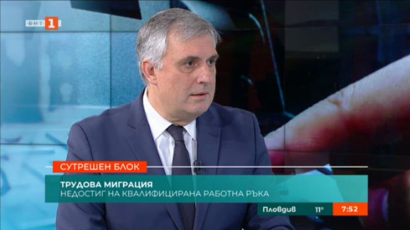Над 1 млн. българи обмислят вариант за емиграция, заяви Ивайло Калфин