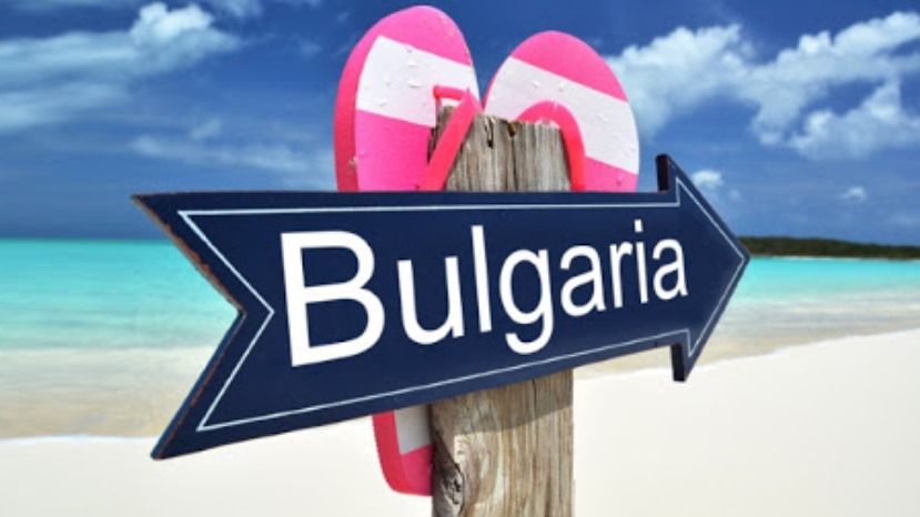 Российские туроператоры сообщили о полетных планах по Болгарии и ценах на туры