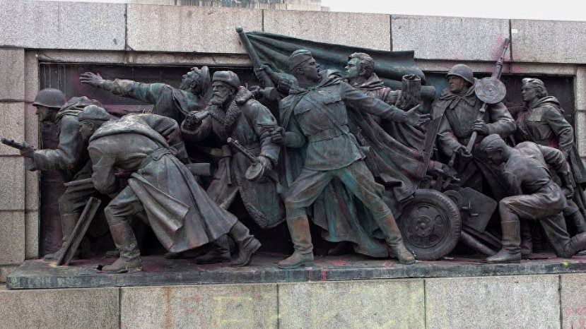 «За» и «против»: нужно ли переносить памятник Советской армии в музей (bTV новините, Болгария)
