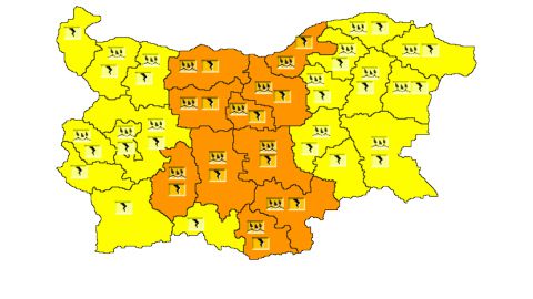 Из-за проливных дождей с грозой в 10 областях Болгарии объявлен «оранжевый» уровень опасности