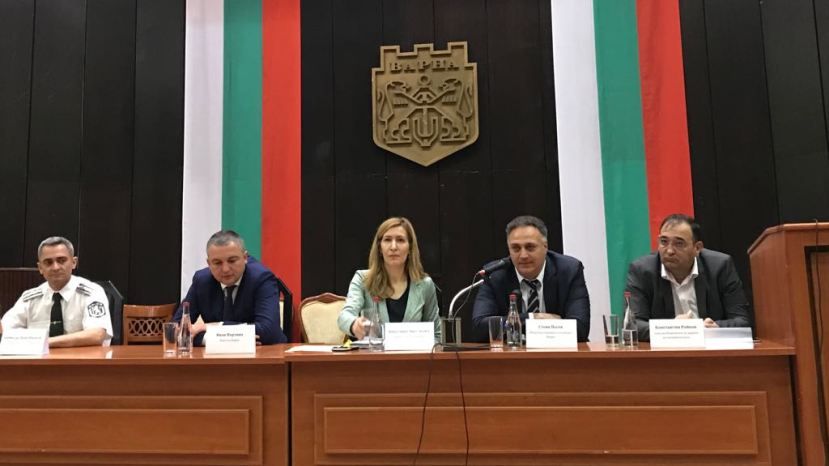 Министър Ангелкова: Прогнозираме 5% ръст на чуждестранните туристи
