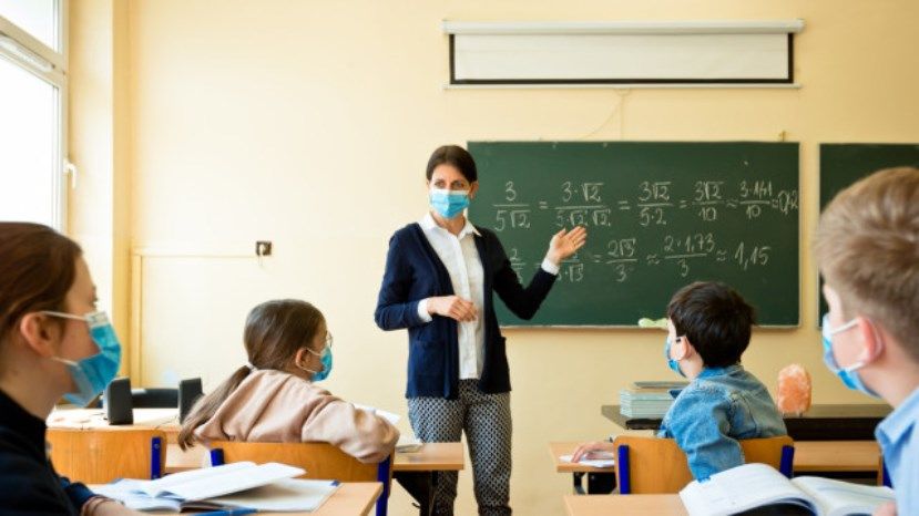 В Болгарии ввели обязательное ношение защитных масок в классах для учеников с 5 по 12 класс