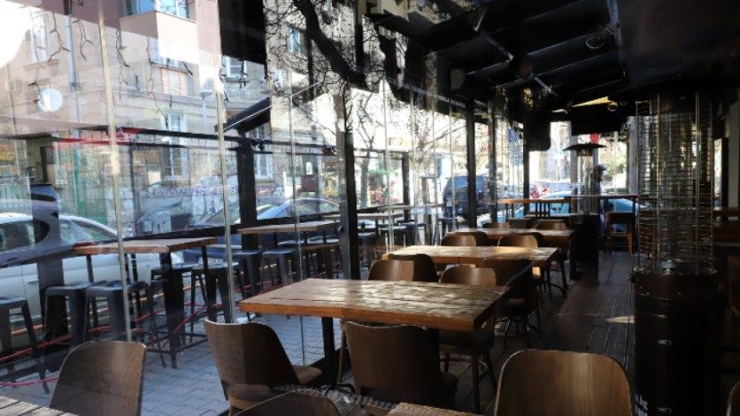 В Болгарии до конца марта может быть уволено 200 тыс. работников ресторанов и отелей