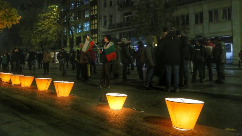 РГ: В Болгарии начались массовые беспорядки из-за новых карантинных мер