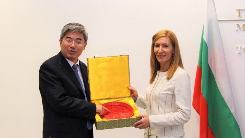 Министър Ангелкова и Н. Пр. посланик Джан Хайджоу обсъдиха възможности за рекламирането на България в Китай