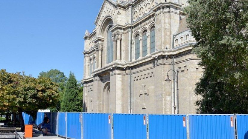 Започна ремонтът на Катедралата във Варна, няма да затваря за посещения