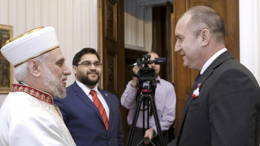 Президент Болгарии призвал обеспечить адекватное финансирование религиозных общин