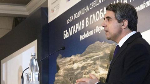 Президент Болгарии призвал к ускорению присоединения к Еврозоне