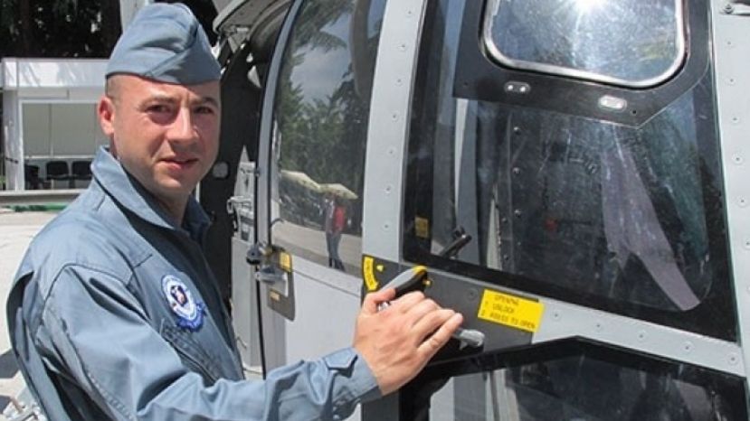 Почина командирът на екипажа на военния хеликоптер, който падна в Черно море