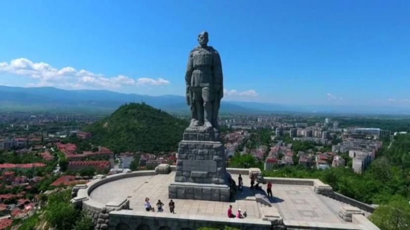 В Болгарии 63-ю годовщину отмечает памятник «Алёша»