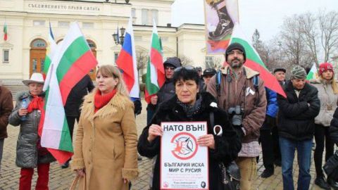 Гражданка Болгарии, русского происхождения, сообщает об охоте в стране на активистов, выступающих против НАТО