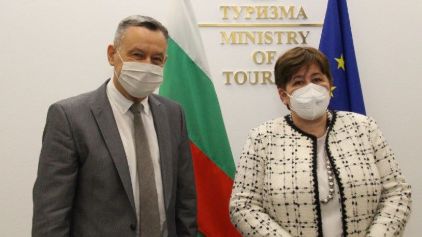 Министър Стела Балтова се срещна с посланика на Украйна: Работим за доверието на туристите