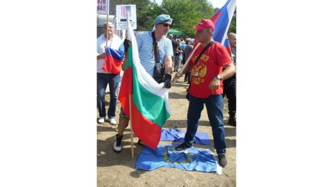Болгарские социалисты осуждают надругательства над европейскими символами