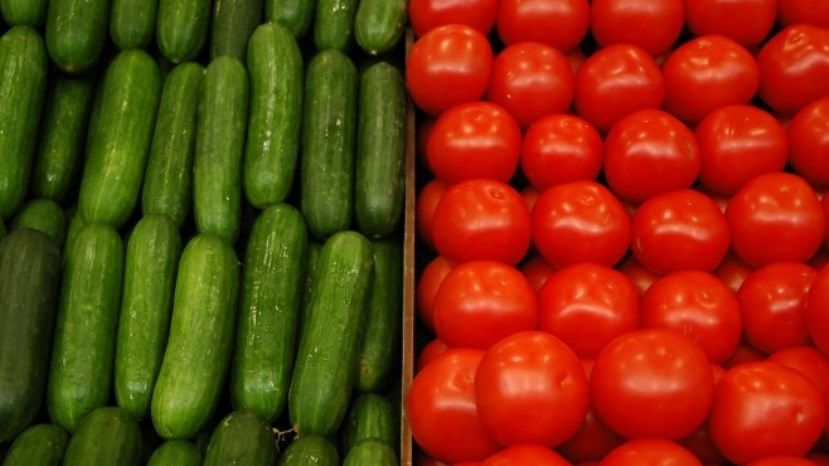 Цените на доматите и краставиците тръгнаха надолу
