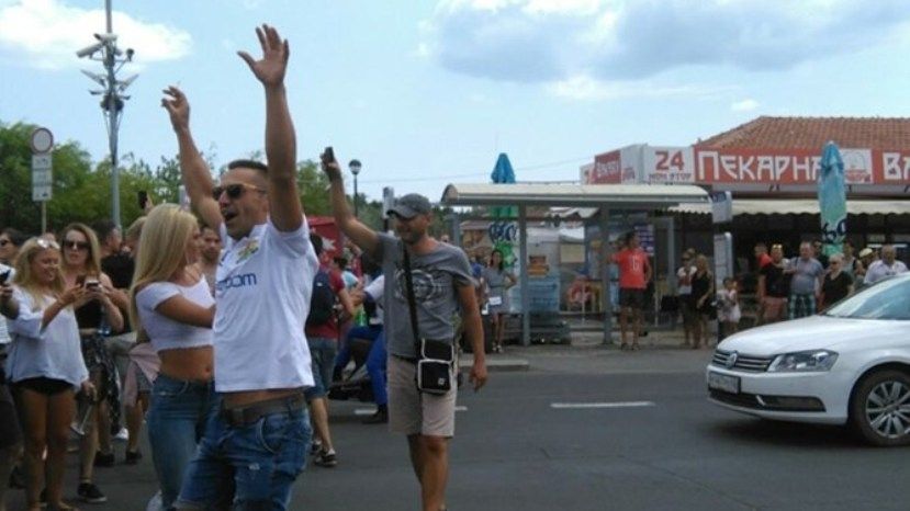 Протест срещу Симеонов блокира движението в Слънчев бряг, молят Бойко за помощ