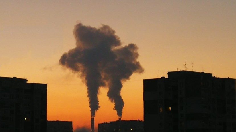 Проверят качеството на въздуха в София заради сигнали за остра миризма