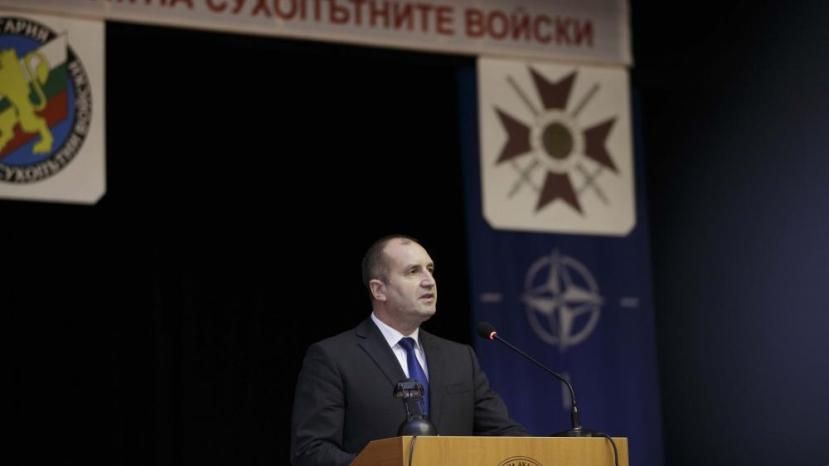 Президент Болгарии: Модернизация армии не означает только покупку новых боевых платформ