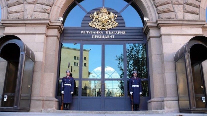 В администрации президента Болгарии задержали вооруженного мужчину
