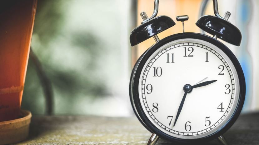 Европарламент одобрил отказ от сезонного перевода часов в ЕС с 2021 года