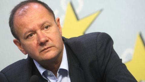 Михаил Миков