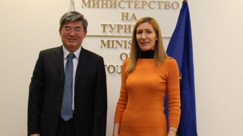 Министър Ангелкова: Подготвя се туристически форум на България в Пекин през 2018 г.