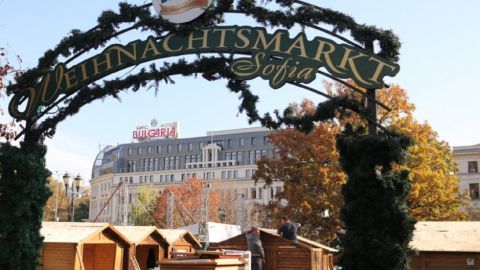 Коледен базар „подгрява“ празничното настроение в София