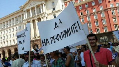 Работодатели и профсоюзы Болгарии вышли на протест против повышения цен на электричество