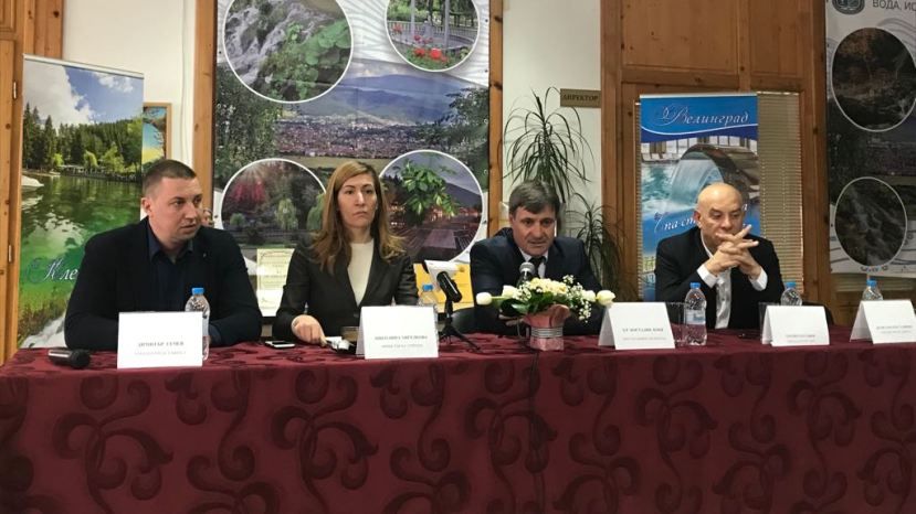 Министър Ангелкова: Документите за категоризация и прекатегоризация ще се подават и по електронен път