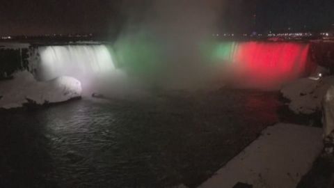 Ниагарский водопад засиял цветами флага Болгарии
