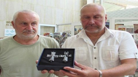 Болгарские археологи показали оловянный крест-реликварий, найденный в древнем городе Мисионис