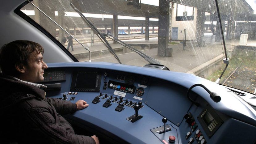 В Болгарии на 12.5% выросла зарплата машинистов поездов