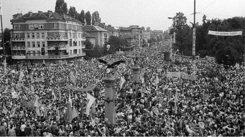 Митинг демократических сил в Софии после 10 ноября 1989 года