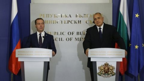 Медведев в Софии: Истребители всегда придут, главное, чтобы газ пришел