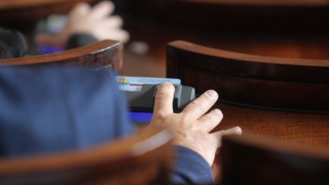 Забраниха носенето на бурки на публични места