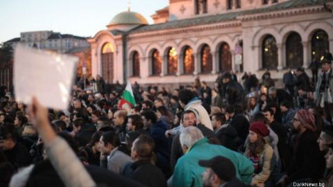Сотни софийцев вышли на протест против Волена Сидерова