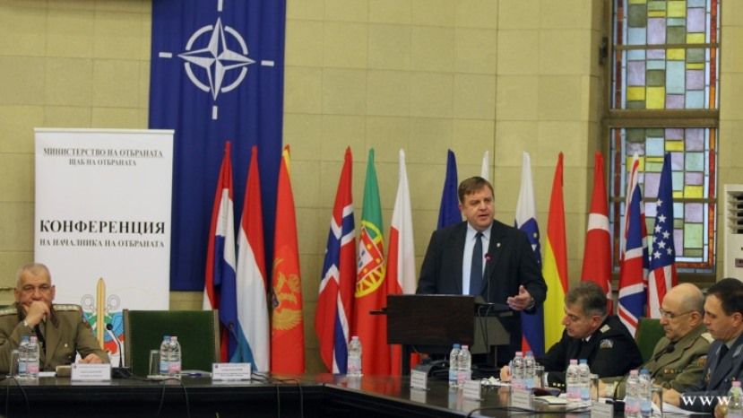 Министр обороны Болгарии призвал готовиться к защите суверенитета и территориальной целостности