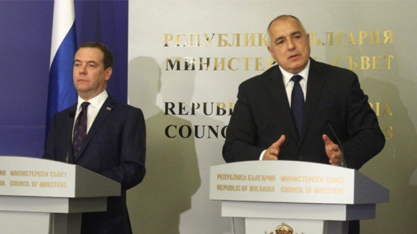 Отношенията с Русия зависят от външни фактори и след визитата на премиера Медведев в България