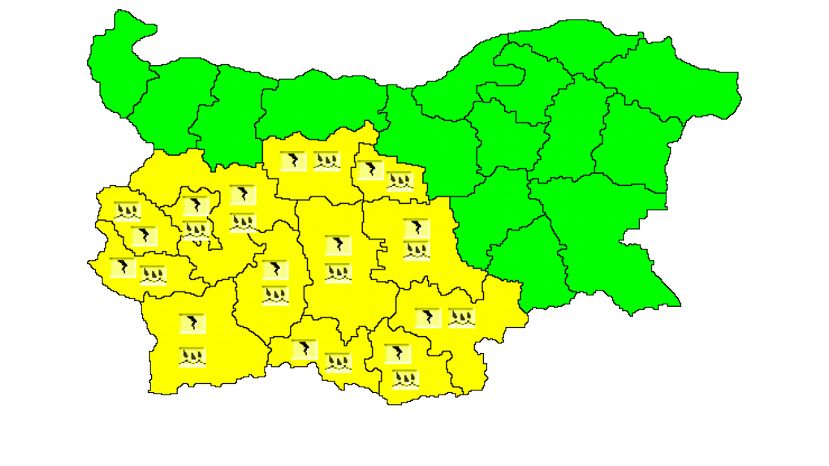 Из-за дождей в 13 областях Болгарии объявлен «желтый» уровень опасности