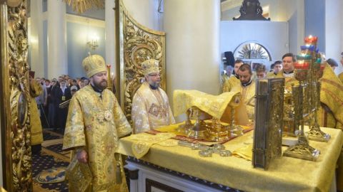 Митрополит Старозагорский Киприан совершил Божественную литургию в московском храме