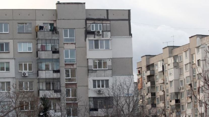 Две трети болгарской молодежи живет в перенаселенных жилищах