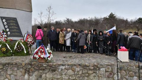 В Болгарии открыли отремонтированную посольством РФ стелу-памятник советским летчикам