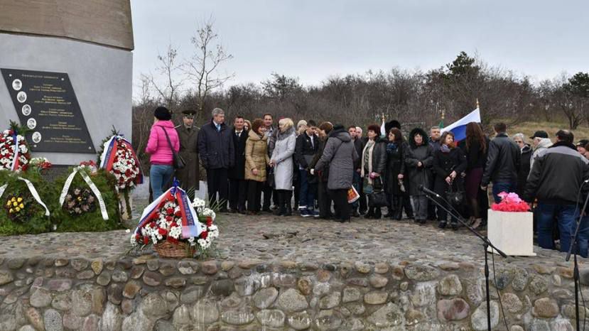 В Болгарии открыли отремонтированную посольством РФ стелу-памятник советским летчикам