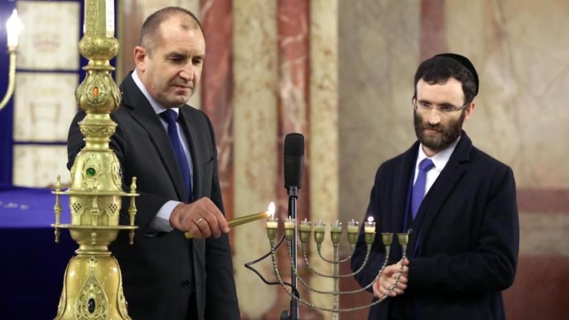 Президент Болгарии зажег ханукальную свечу, призвав к миру и взаимопониманию