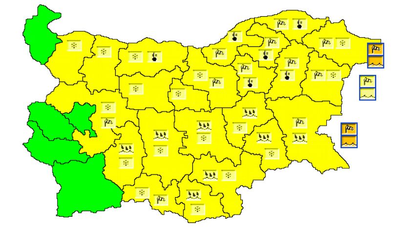 Из-за сильного ветра и снегопадов в 23 областях Болгарии объявлен „желтый“ уровень опасности