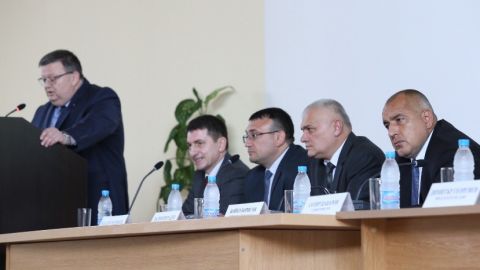 Държавата отпуска 10 млн. лв. за униформи на полицаите