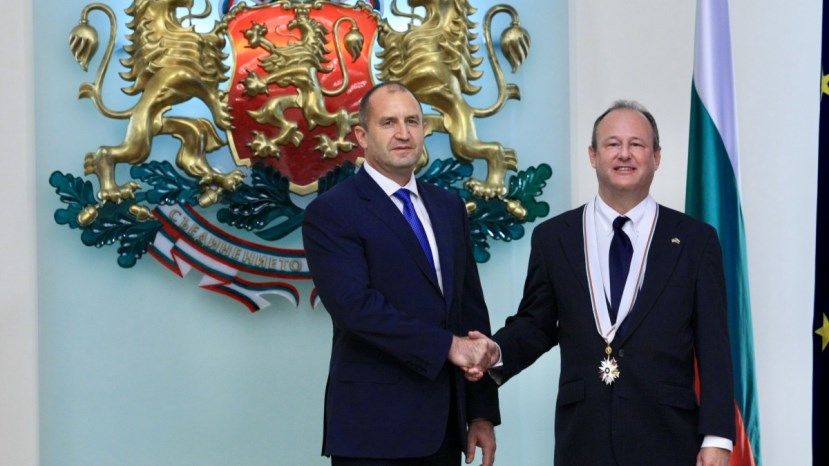 Президент Радев наградил посла США высшей наградой Болгарии